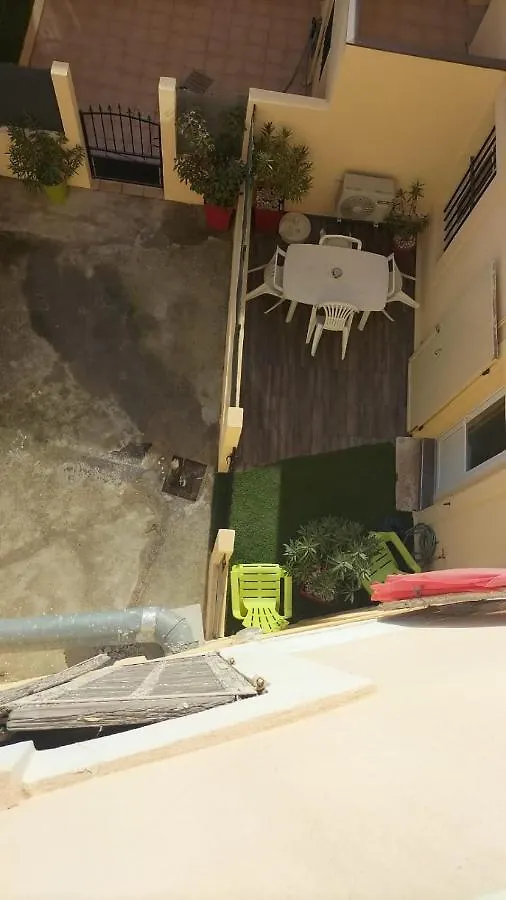 Apartment Ferienwohnung LA CASA DES PETITES MARIES terrasse clim wifi Marseilles